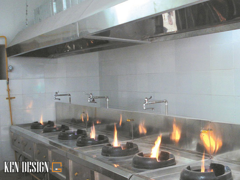 Máy hút mùi: Máy hút mùi sẽ giúp cho không gian nấu nướng của bạn luôn sạch sẽ và không bị ảnh hưởng bởi mùi hăng từ bếp. Với nhiều loại máy hút mùi hiện đại, bạn có thể tìm được sản phẩm phù hợp với không gian nhà bếp của mình.