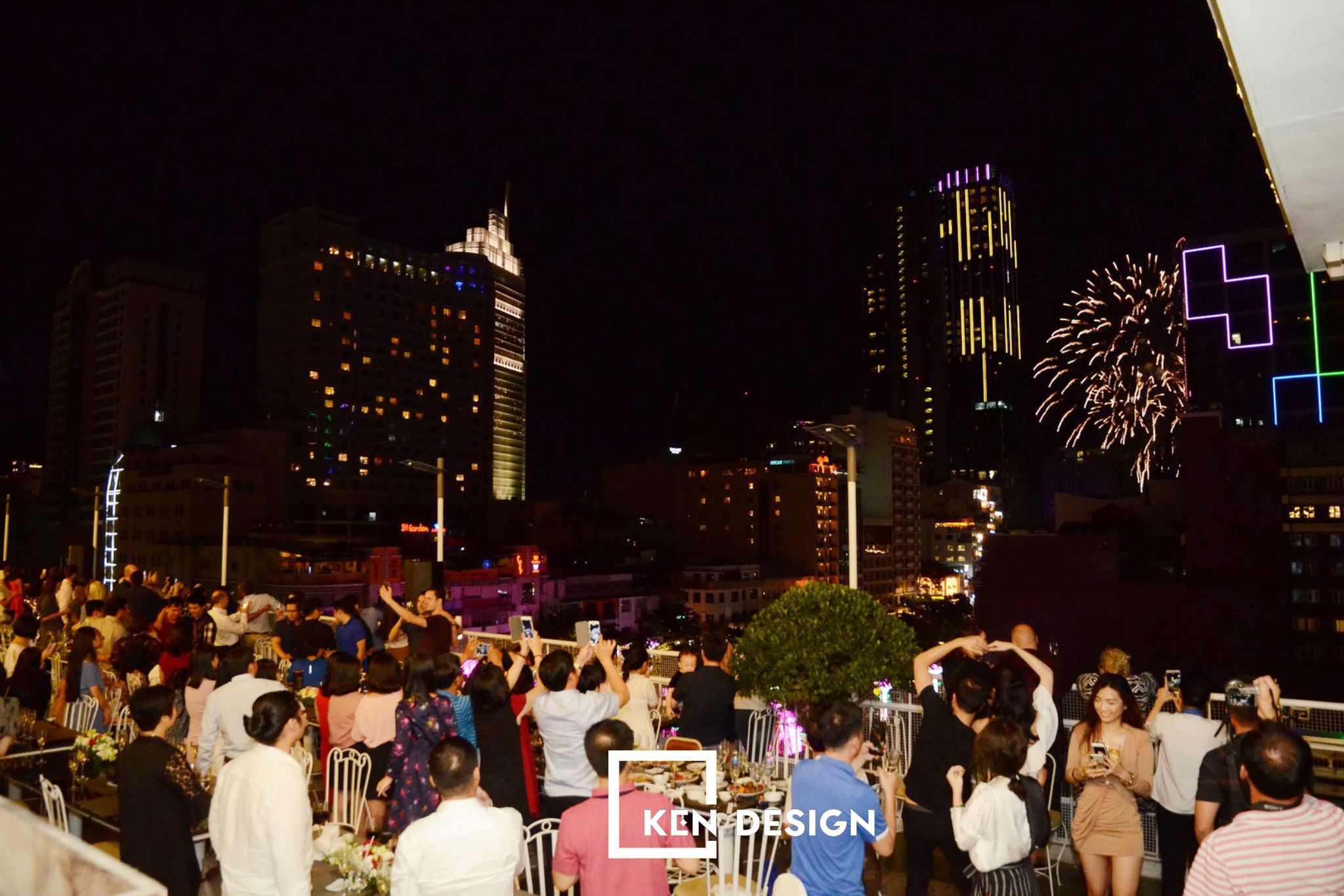 Rooftop Bar là gì? Những cơ hội và thách thức của mô hình thiết kế này