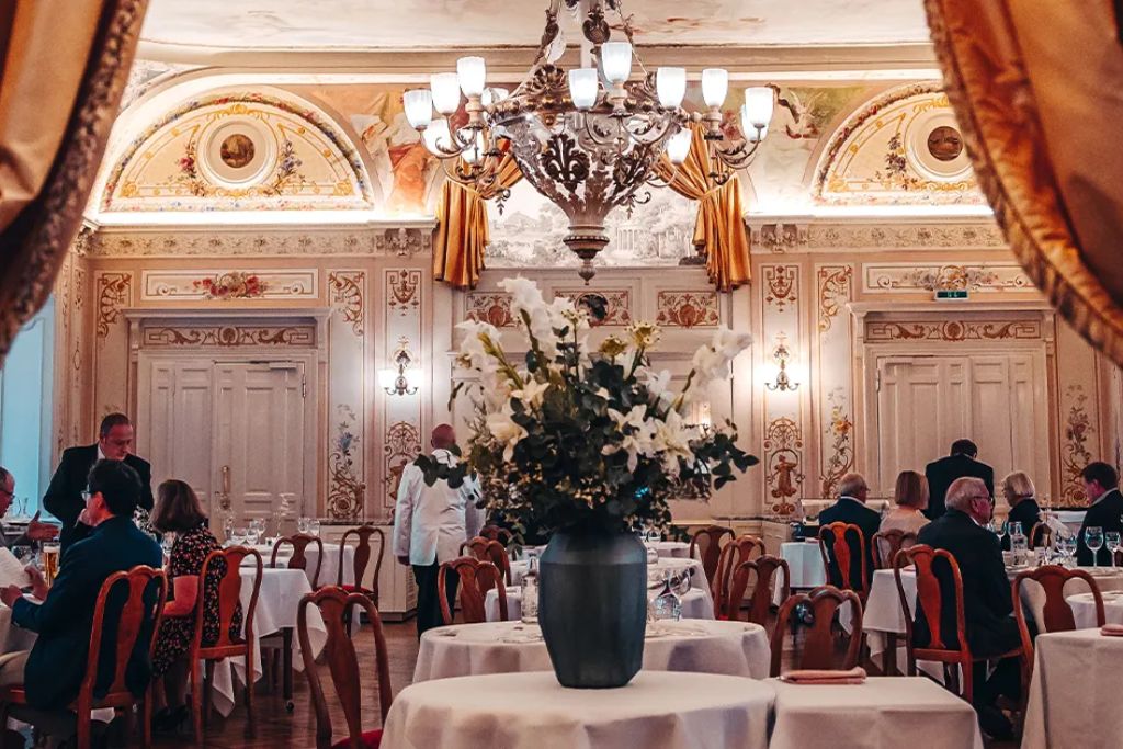 25 Mau Thiet Ke Nha Hang Chau Au Phong Cach Co Dien 3 25 Mau Thiet Ke Nha Hang Chau Au Phong Cach Co Dien 3