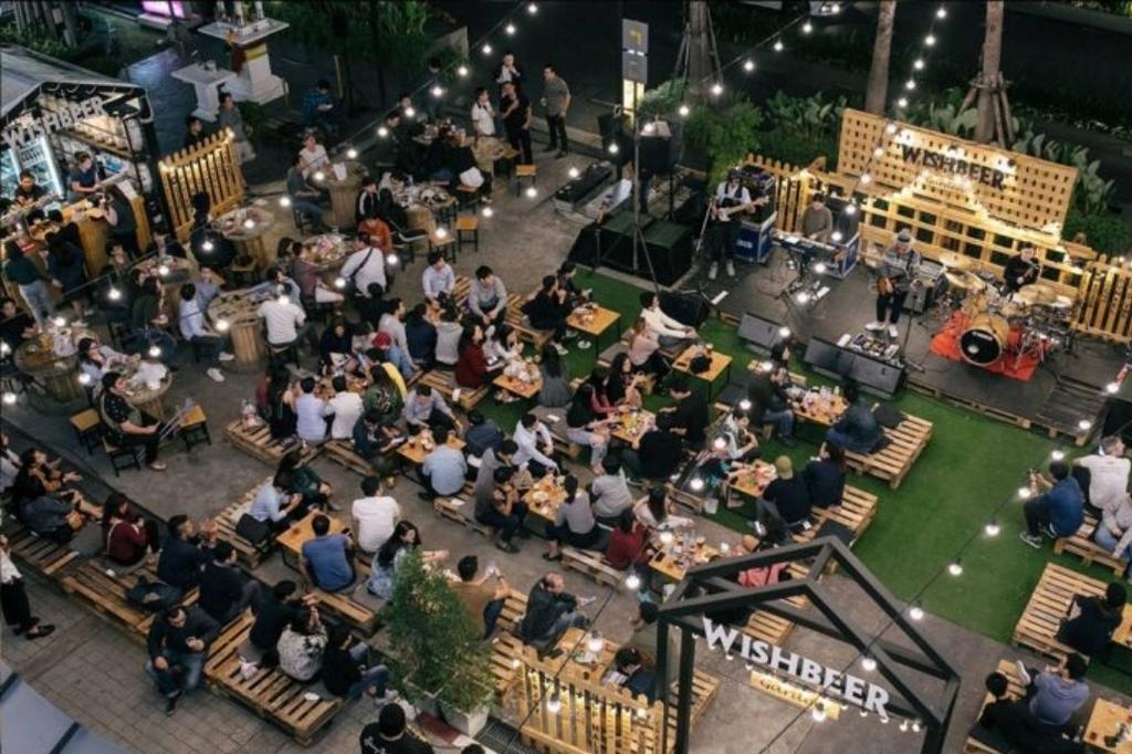 Phan Chia Khong Gian Cong Nang Beer Garden 5