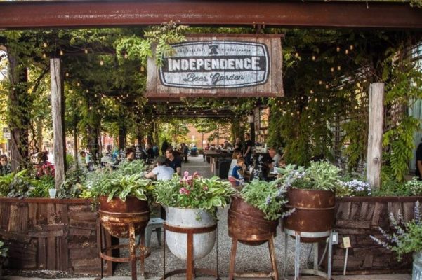 Phong Cach Thiet Ke Beer Garden 7