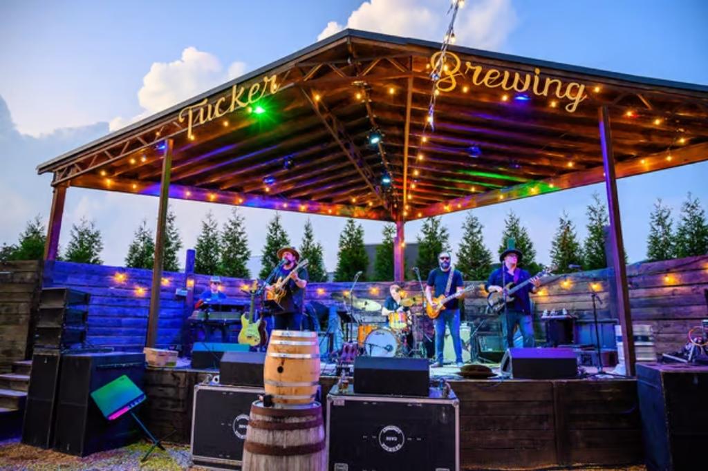 Thiet Ke San Khau Quan Beer San Vuon 2