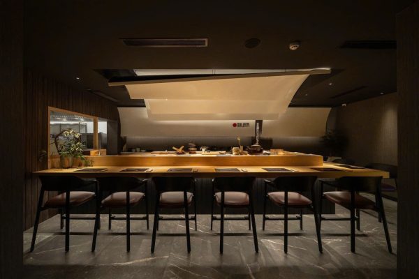 Bố tr&iacute; nội thất trong nh&agrave; h&agrave;ng Minimal Luxury