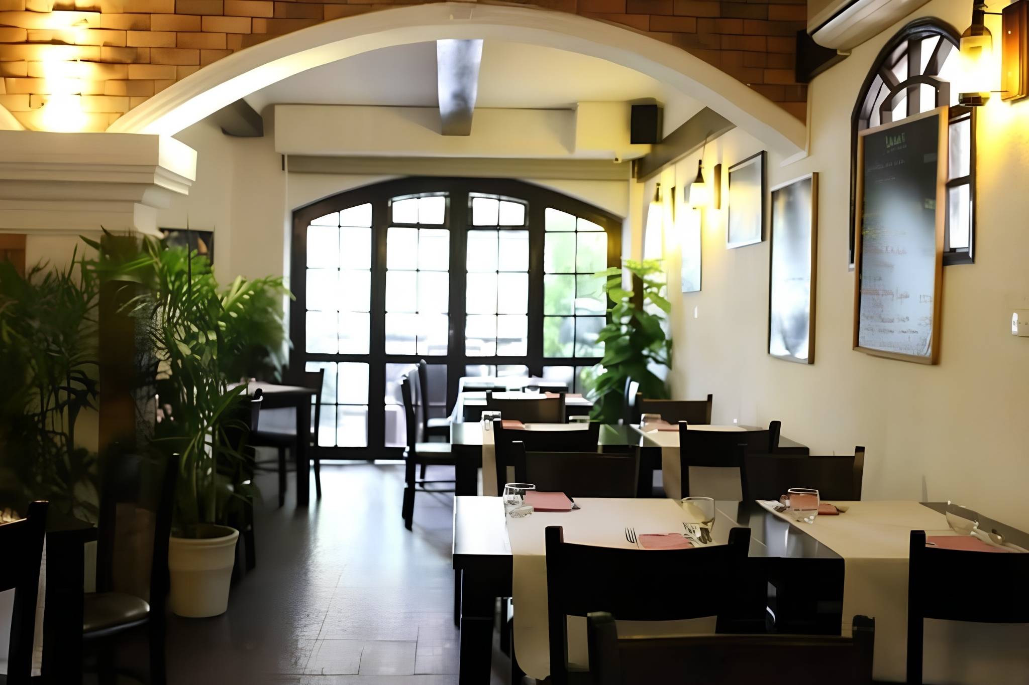 Phong Cach Thiet Ke Nha Hang Bistro